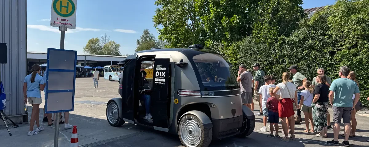 Der autonome Minibus beim Egenberger Sommerfest PIX Moving Vehicle-Demo at Egenberger-Summer Party